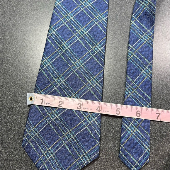 Guess Mens Tie Necktie Multicolor Plaid 100% Silk Tied Wide Classic USA 56 In - Picture 6 of 6
